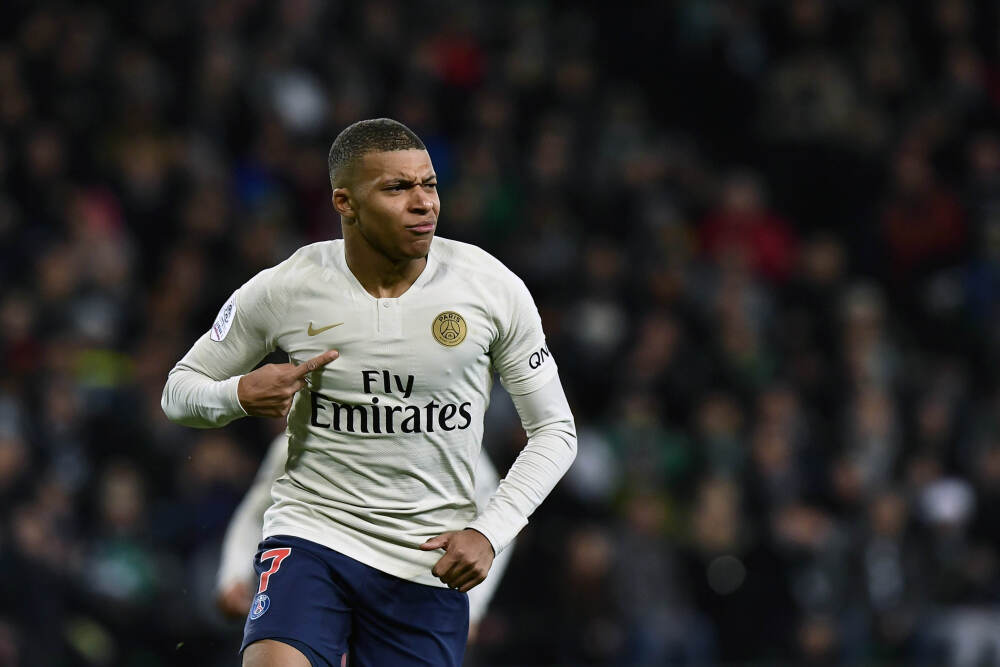 张俪 森林里的黑天鹅 展现多变魅力